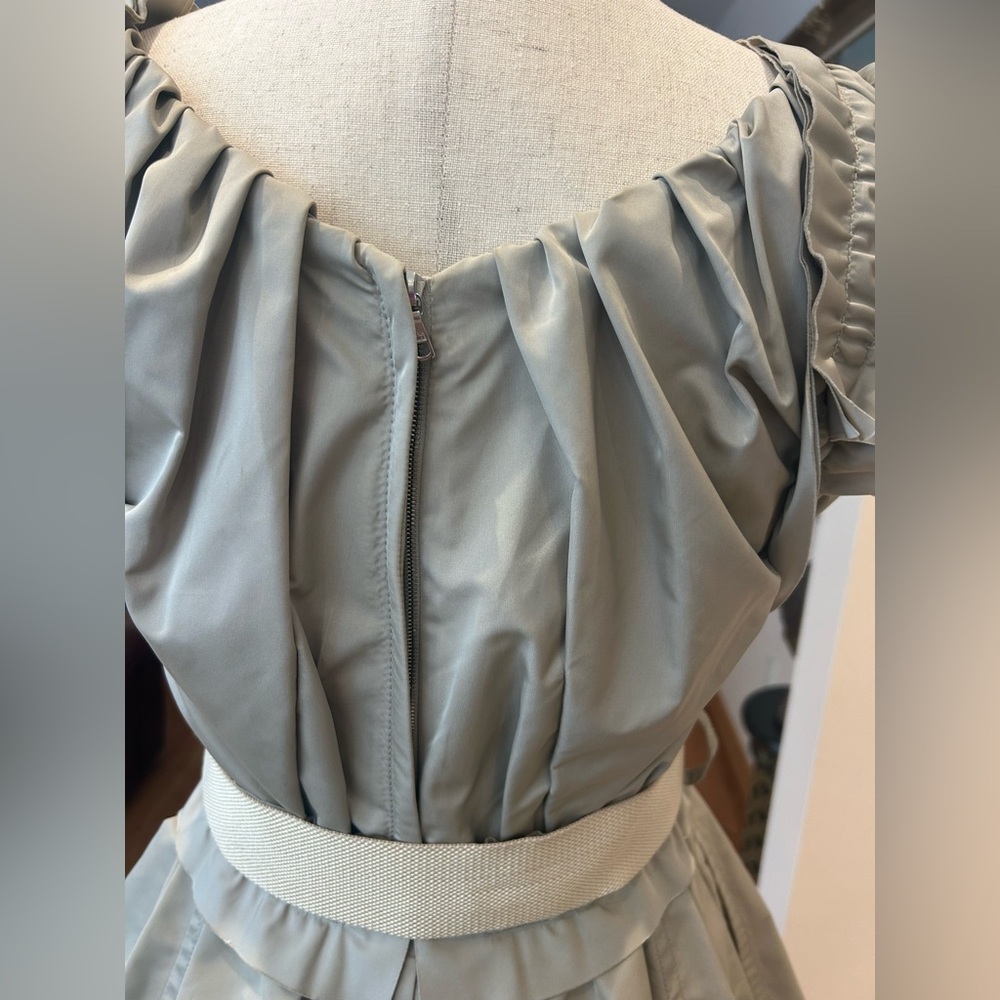 Marc Jacobs Gray Ruffled Dress with White Belt - Picture 10 of 16